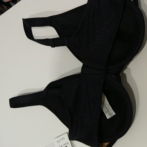 Chantelle C Idéal Back Smoothing Bra - Picture 10 of 11